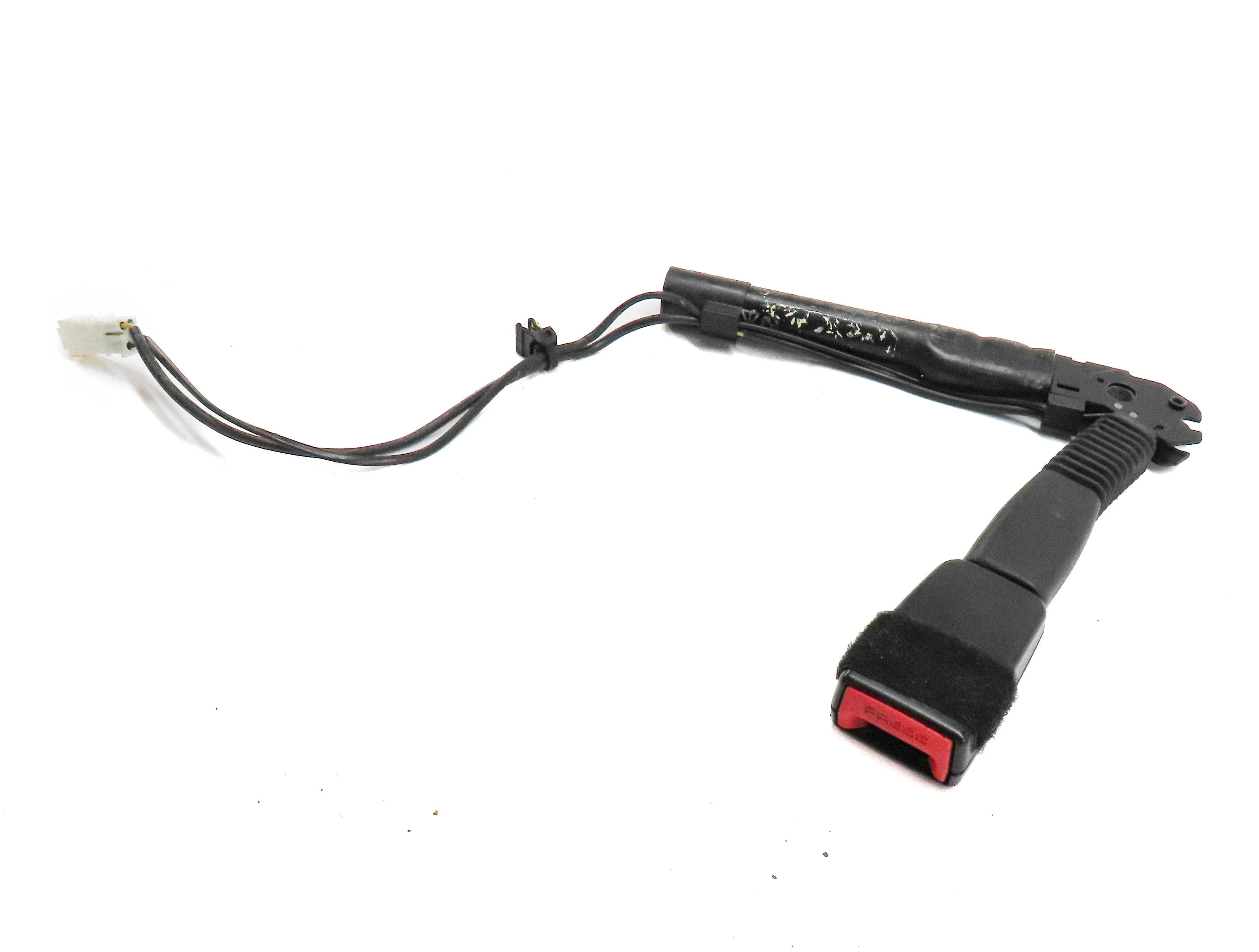 2012-2019 BMW 2 3 4 SERIES (F22 F30 F32) LEFT FRONT DRIVER SEATBELT RECEIVER — exact item pictured